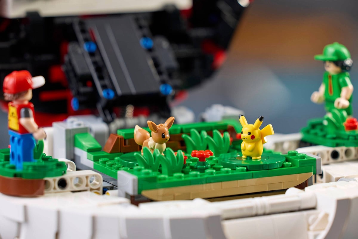 LEGO® 72154 Kultowy Pokéball z Trenerami - zdjęcie 9