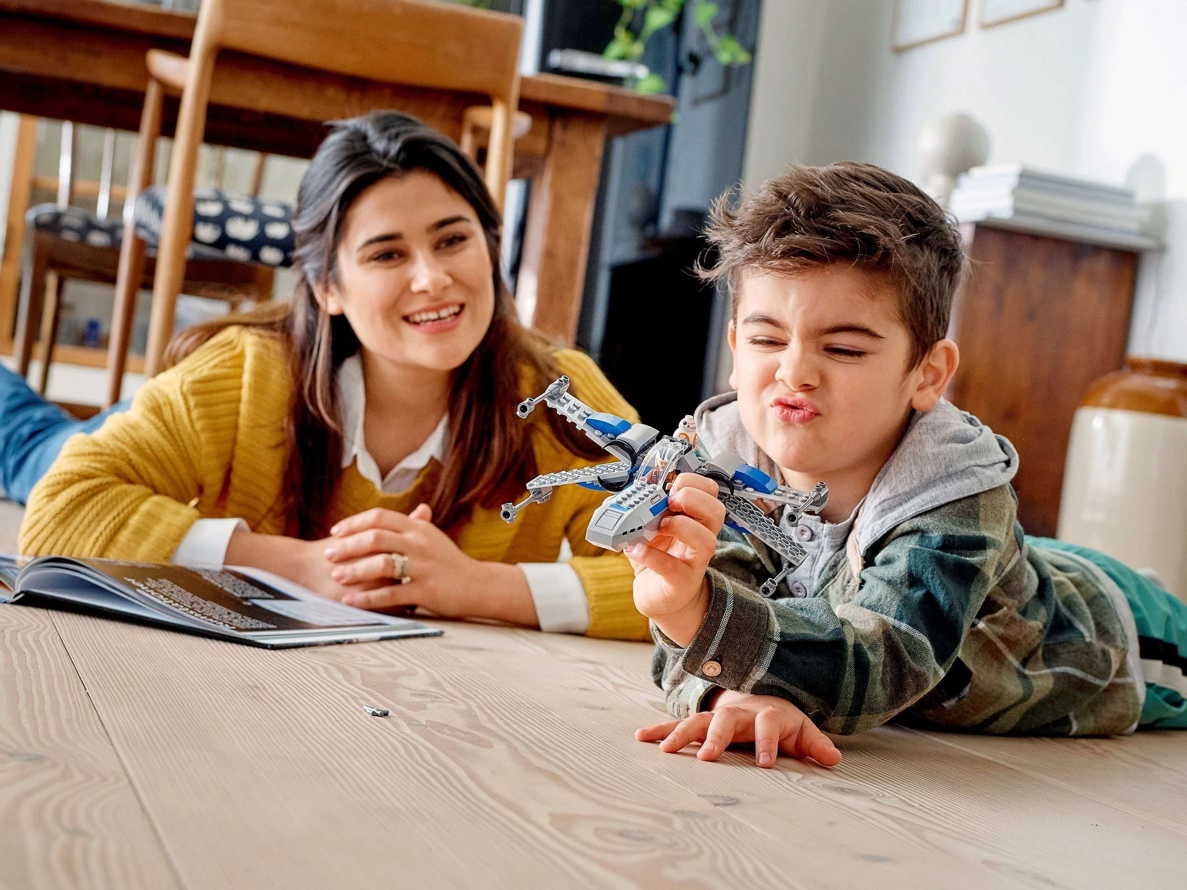 LEGO® 75297 X-Wing™ Ruchu Oporu - zdjęcie 3