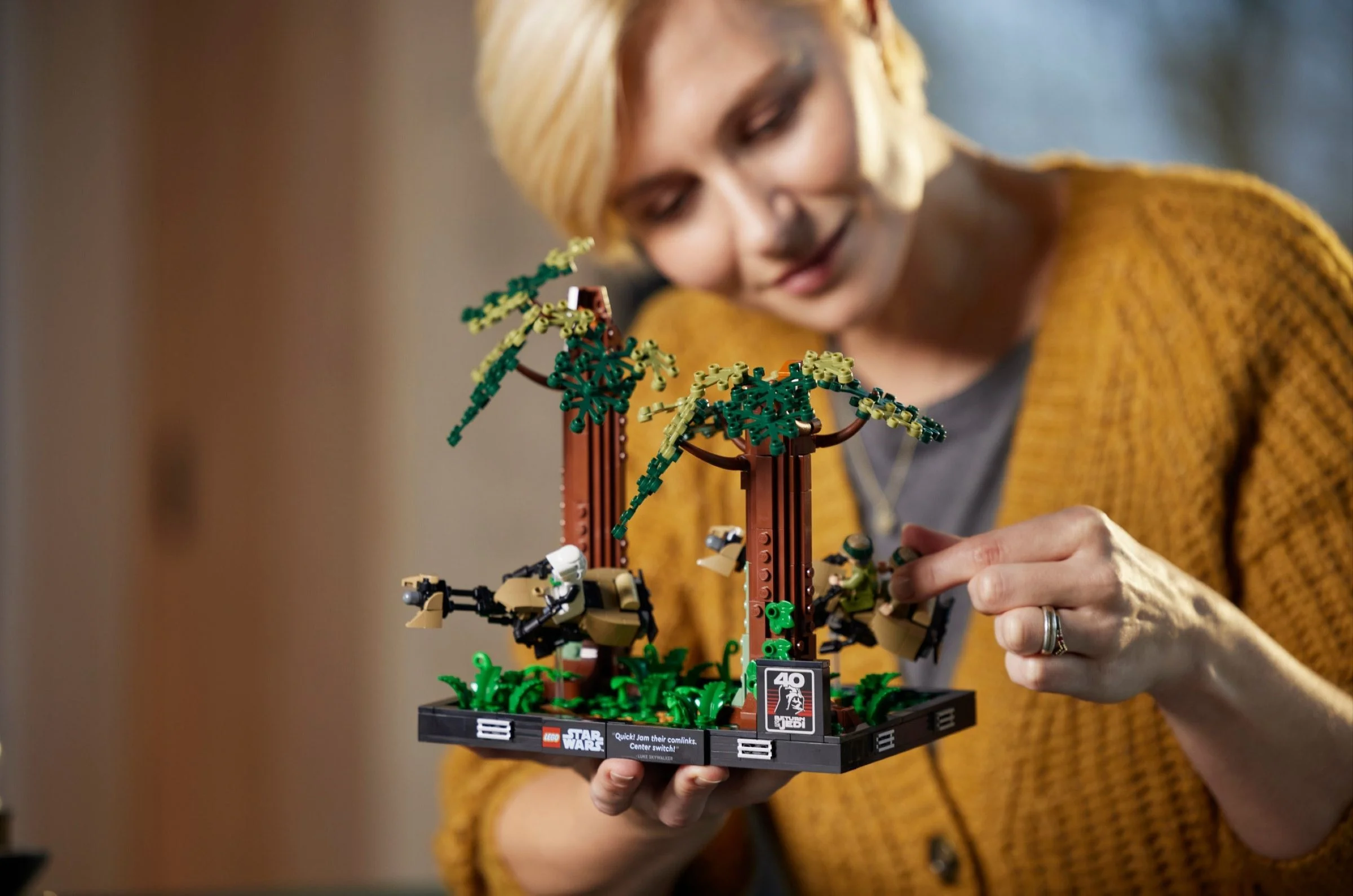 LEGO® 75353 Diorama: Pościg na ścigaczu przez Endor™ - zdjęcie 6