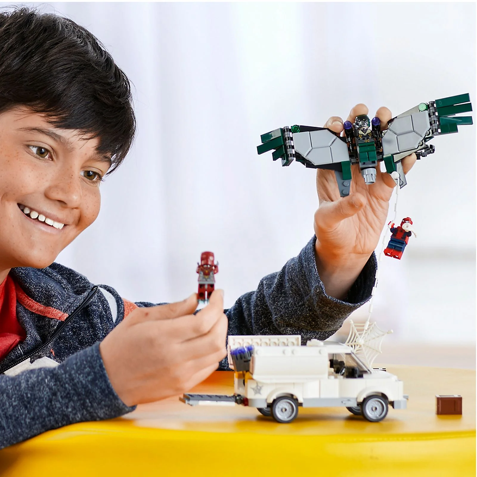 LEGO® 76083 Heroes Uważaj na Sępa - zdjęcie 5