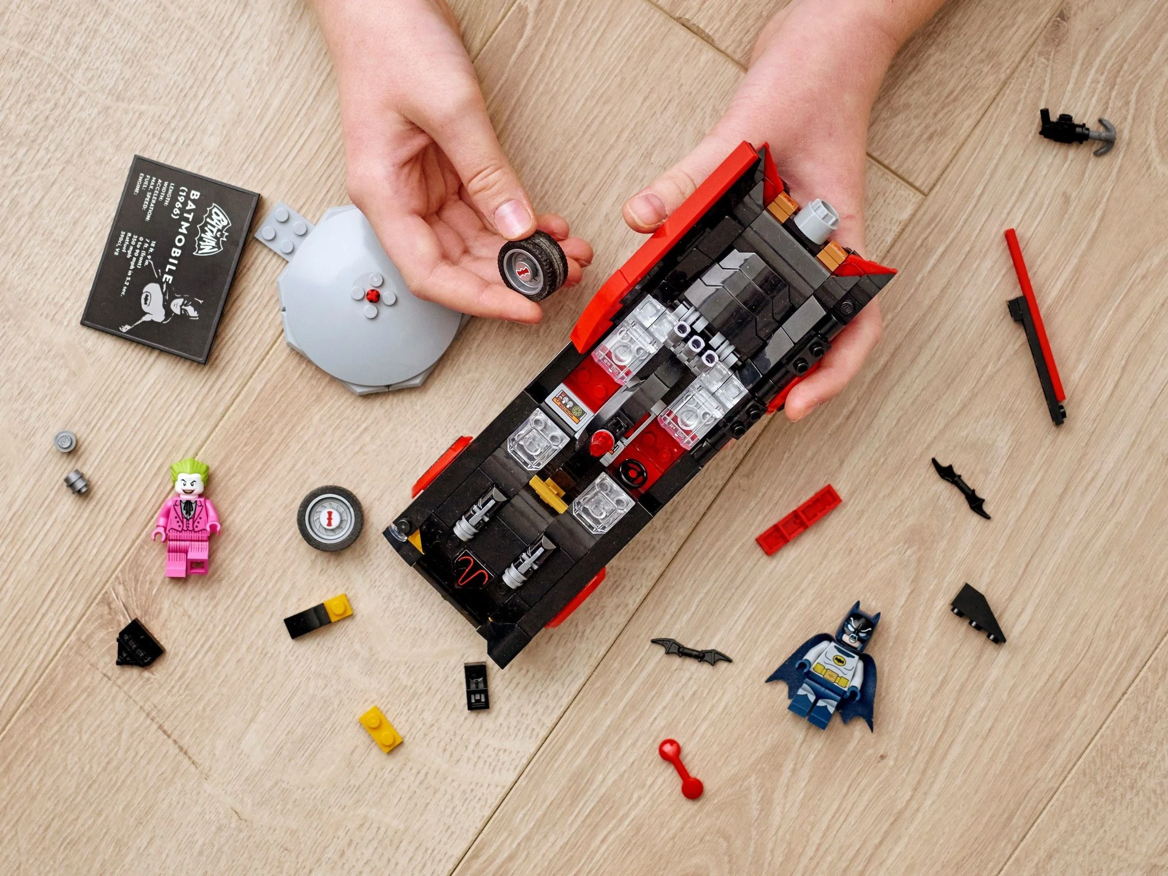 LEGO® 76188 Super Heroes Klasyczny Serial Telewizyjny Batmobil - zdjęcie 11