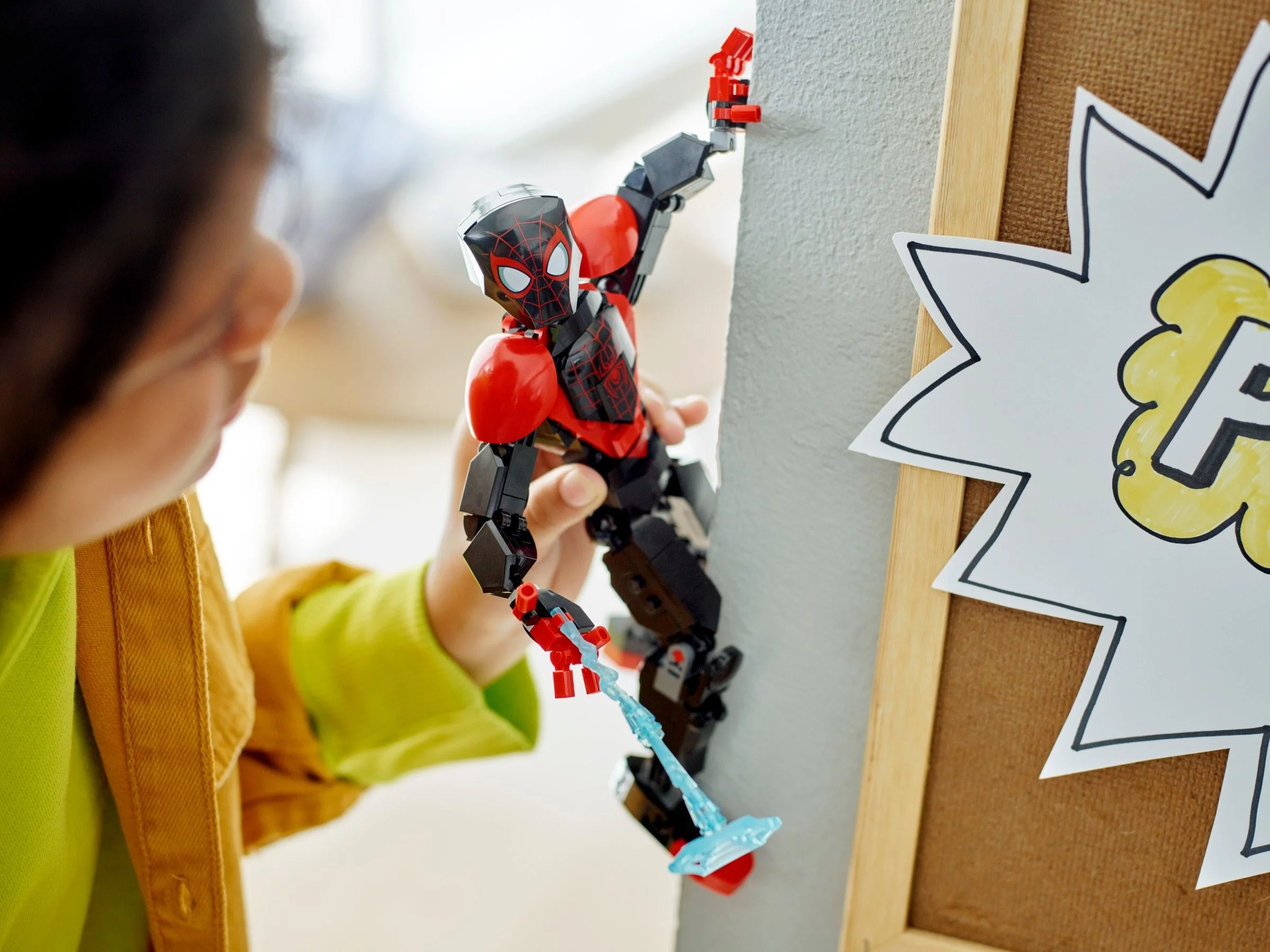 LEGO® 76225 Figurka Milesa Moralesa - zdjęcie 5