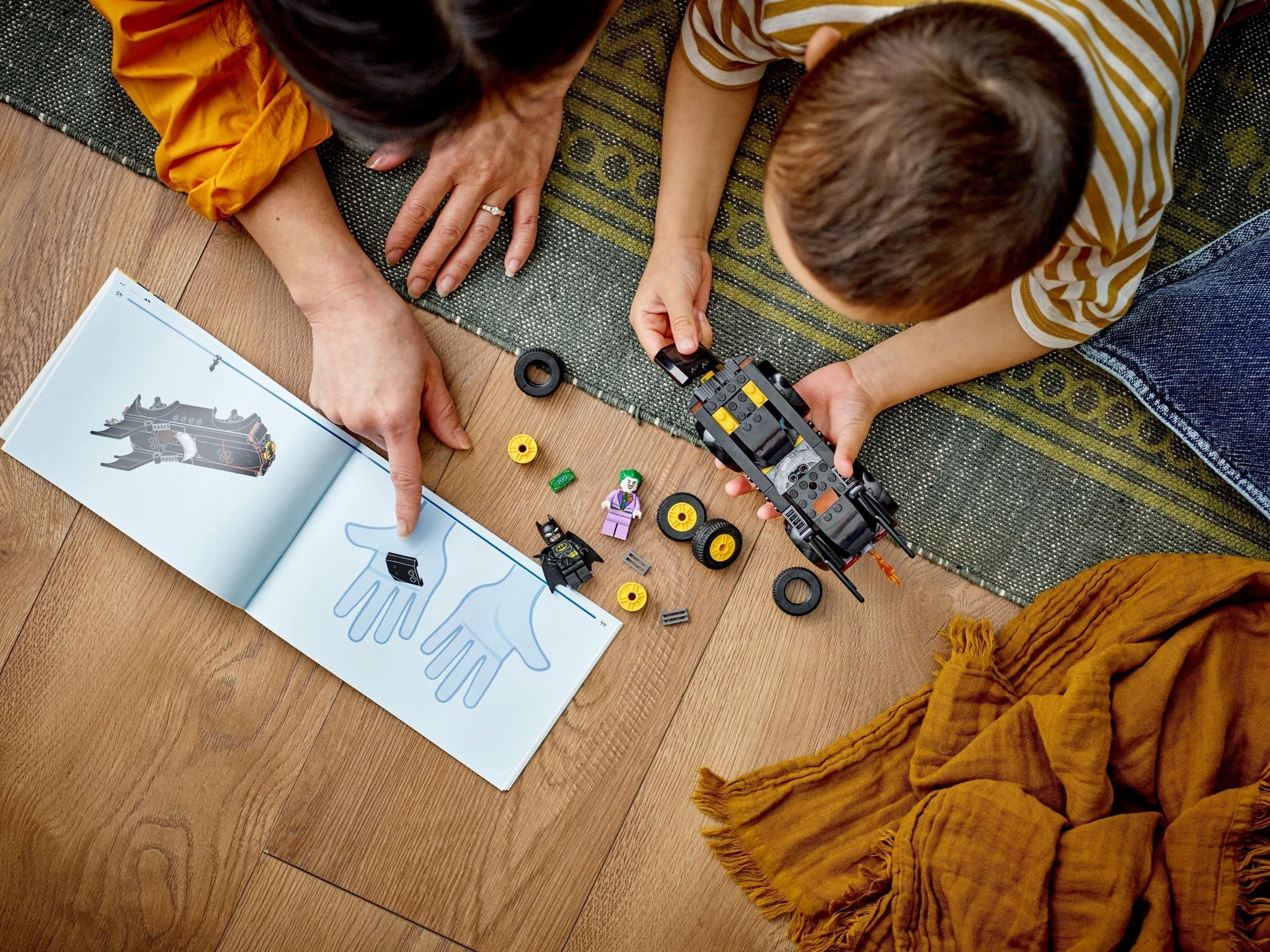 LEGO® 76264 LEGO Super Heroes Batmobil Pogoń: Batman kontra Joker - zdjęcie 8