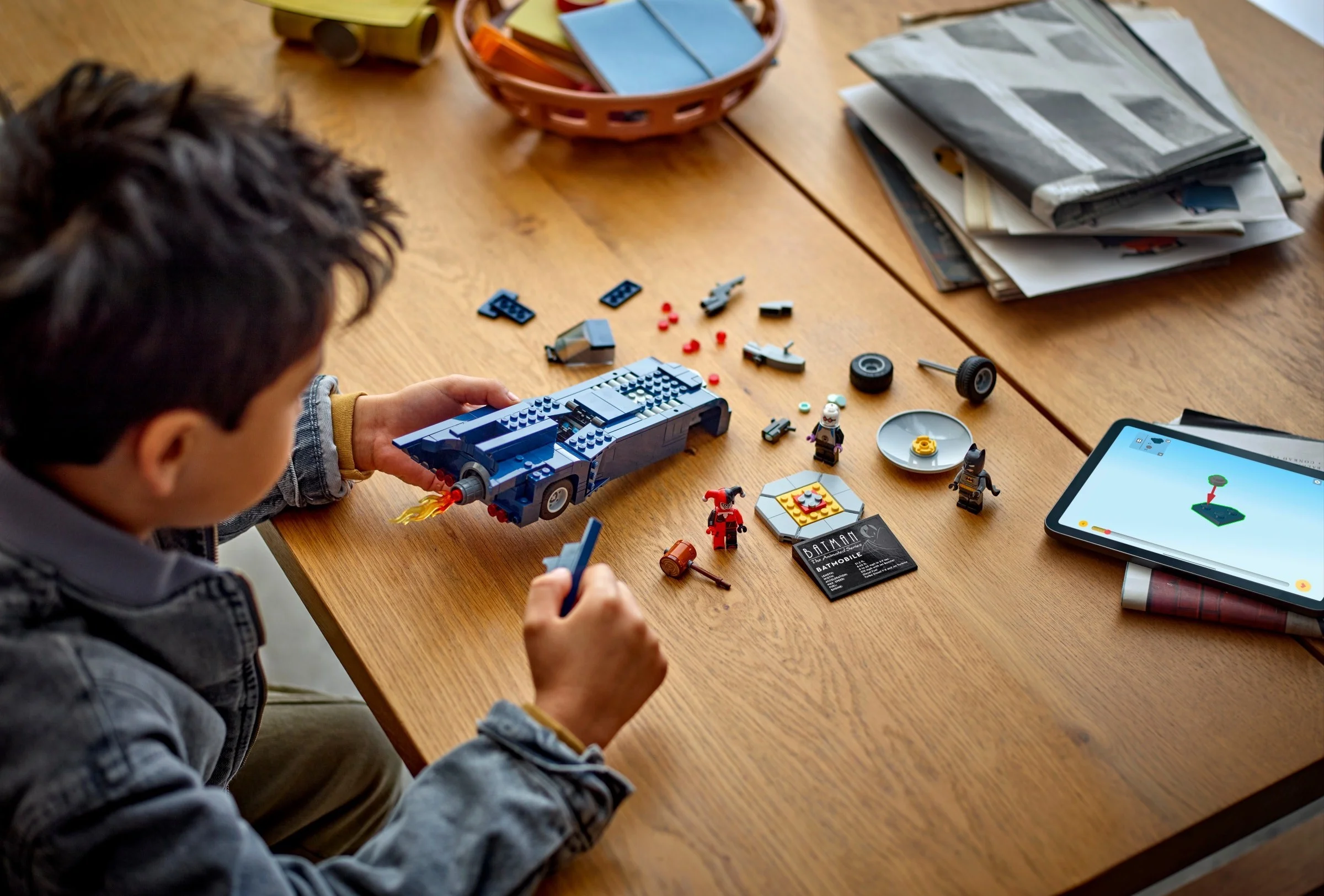 LEGO® 76274 LEGO Super Heroes Batman™ z batmobilem kontra Harley Quinn™ i Mr. Freeze™ - zdjęcie 8