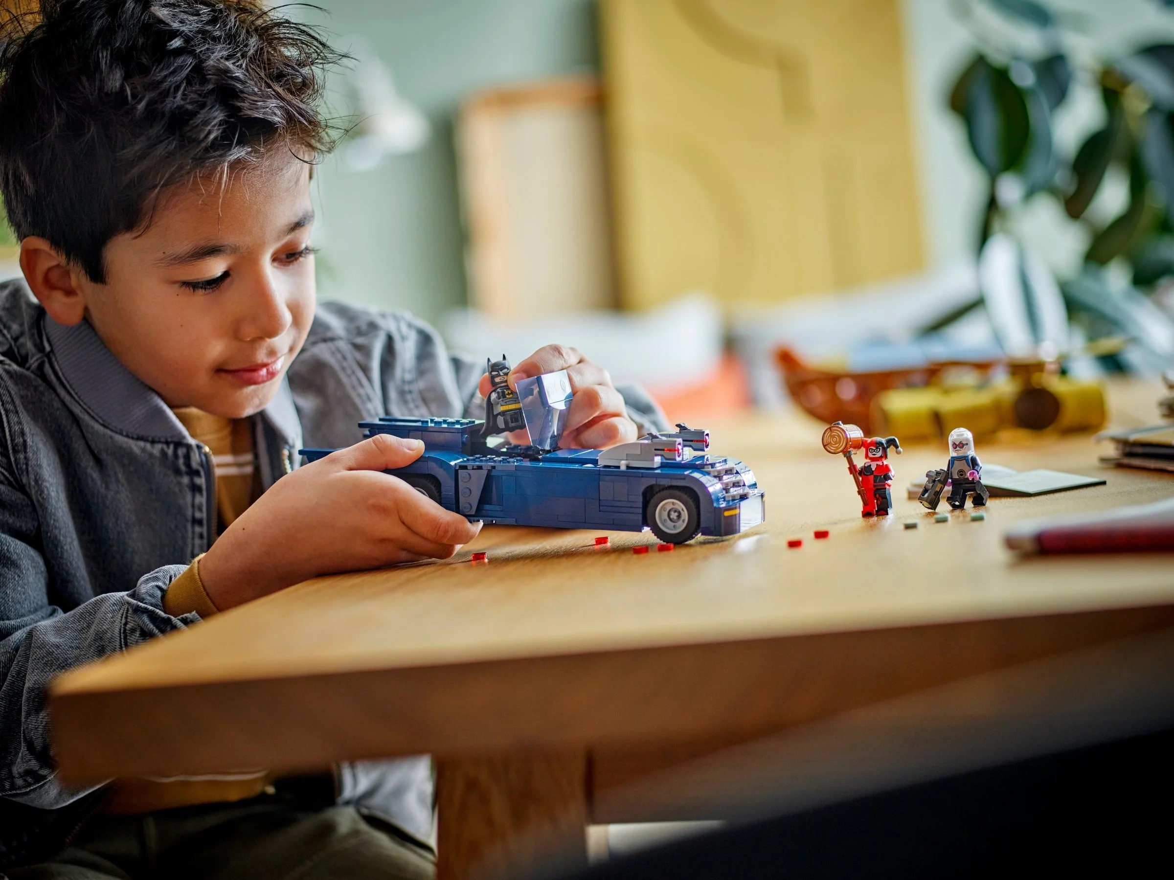 LEGO® 76274 LEGO Super Heroes Batman™ z batmobilem kontra Harley Quinn™ i Mr. Freeze™ - zdjęcie 9