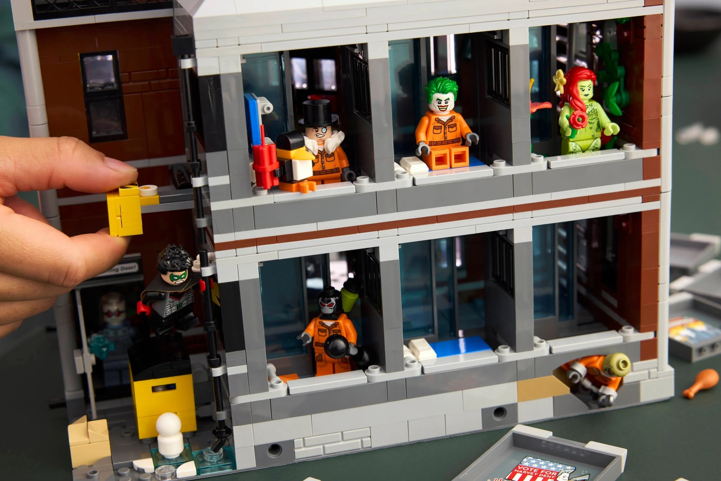 LEGO® 76300 Arkham Asylum - zdjęcie 12