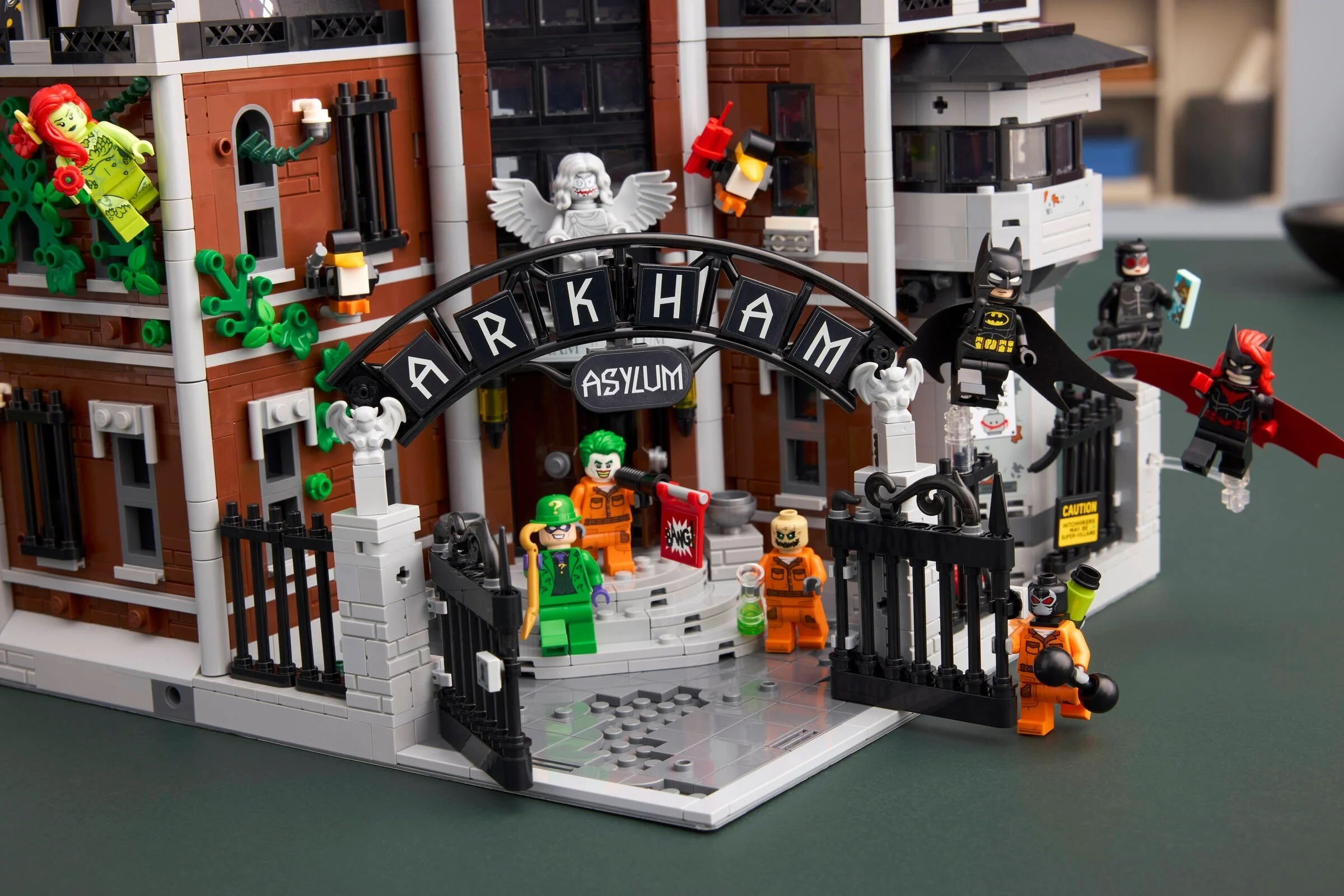 LEGO® 76300 Arkham Asylum - zdjęcie 13