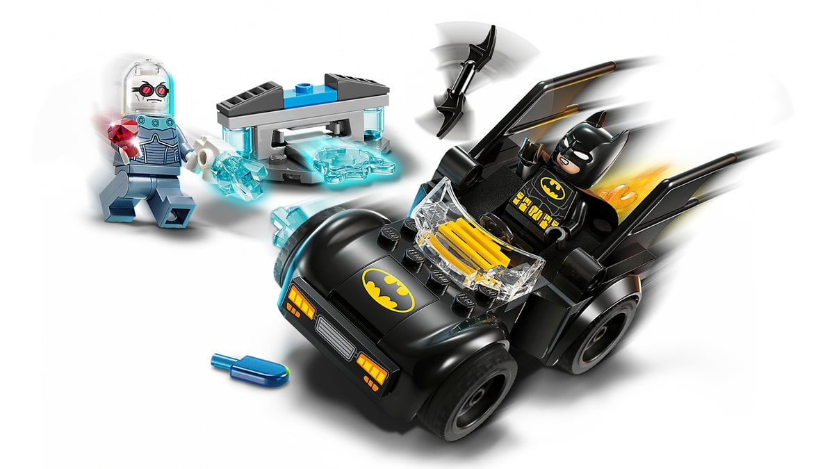 LEGO® 76301 Batman™ i Batmobil kontra Mr. Freeze™ - zdjęcie 16