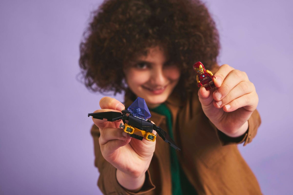 LEGO® 76310 Auto Iron Mana i Czarna Pantera kontra Czerwony Hulk - zdjęcie 10