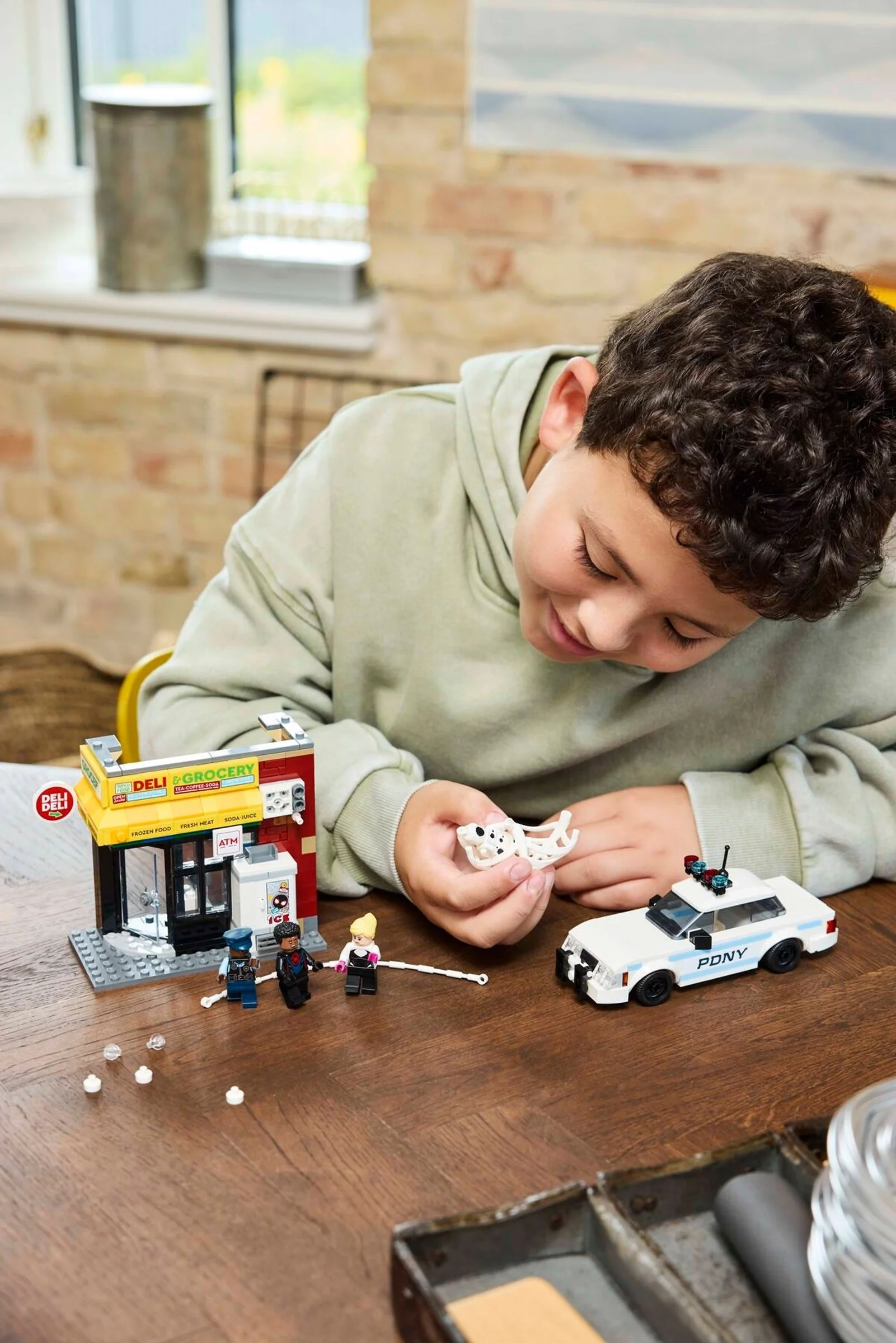 LEGO® 76311 Multiwersum: Miles Morales kontra Spot - zdjęcie 5