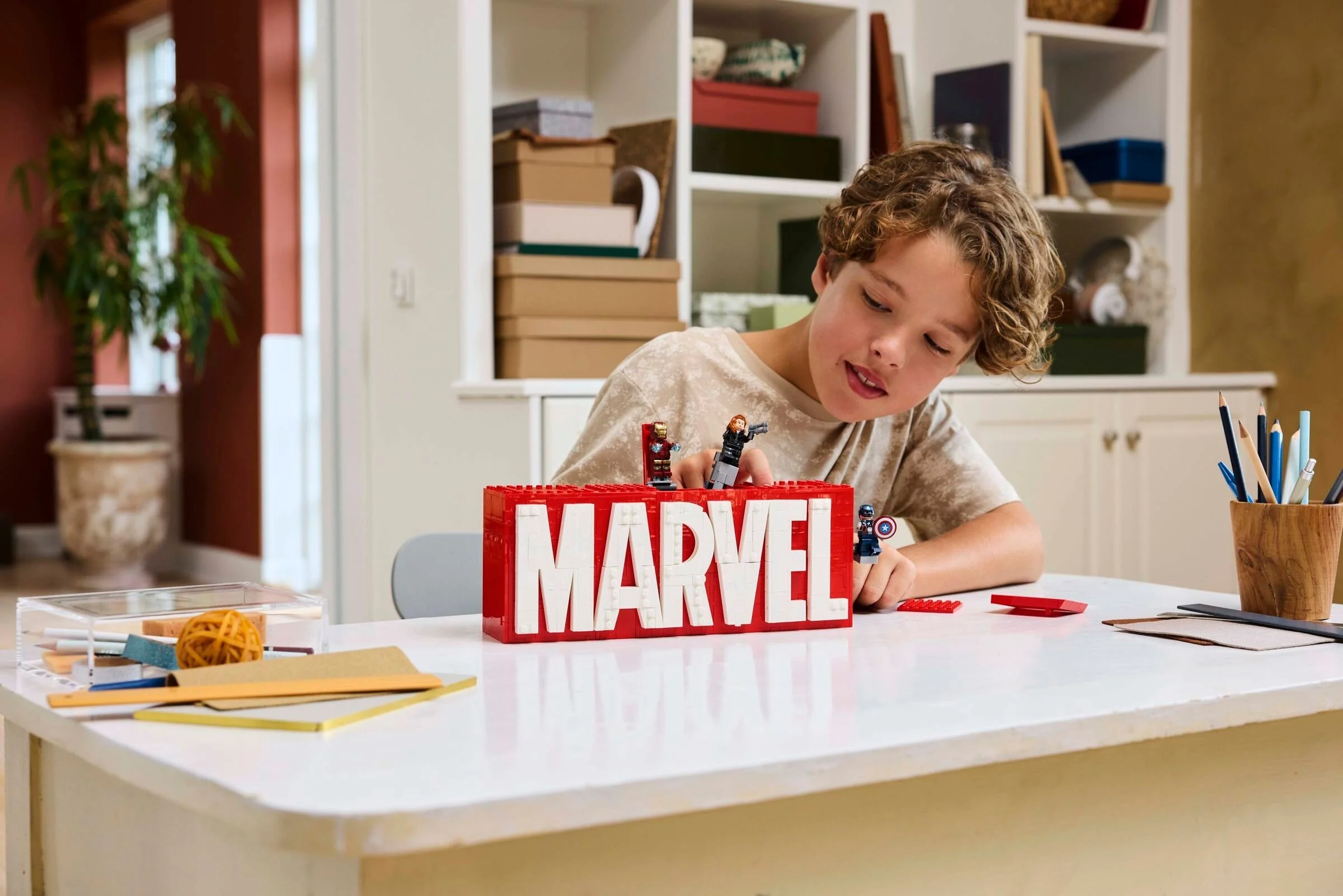 LEGO® 76313 Logo MARVEL z minifigurkami - zdjęcie 5