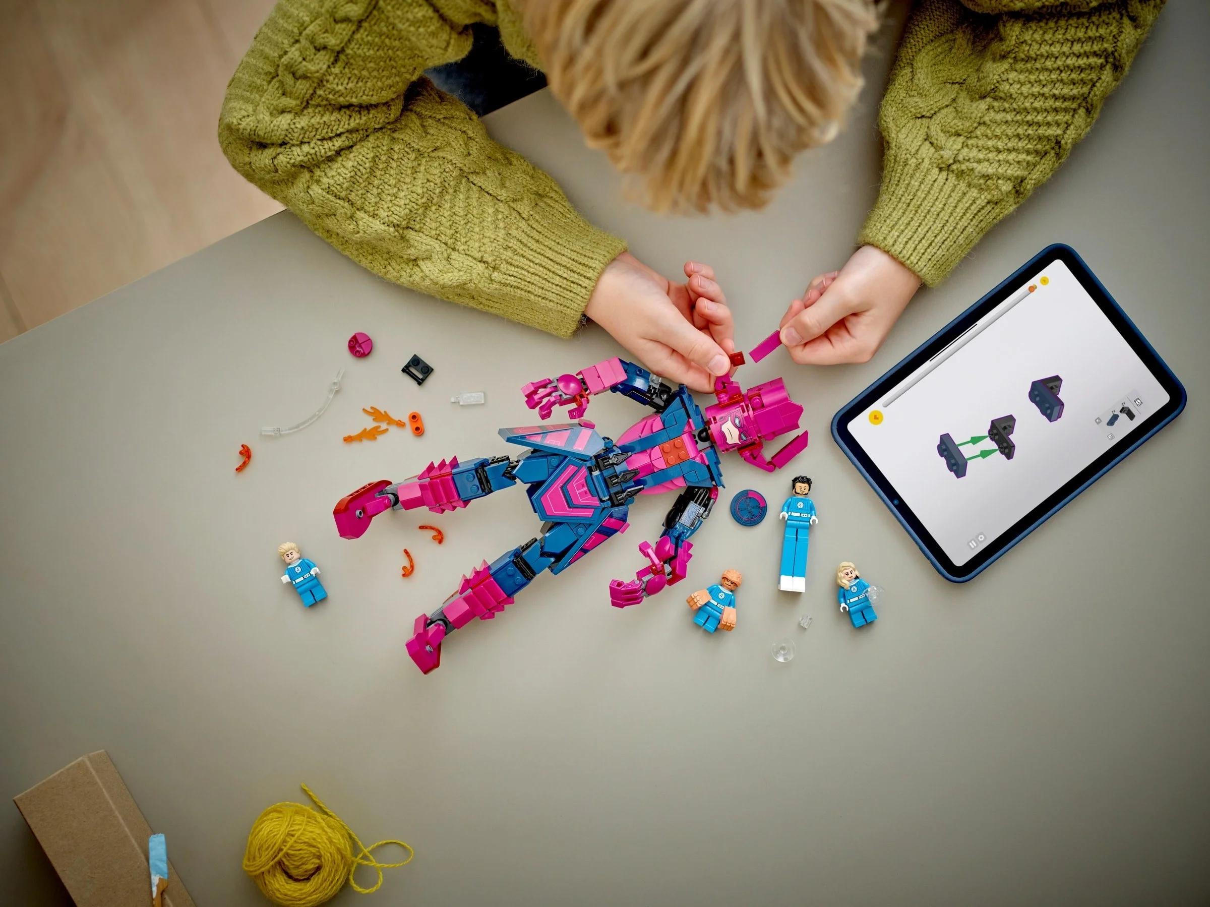 LEGO® 76316 Figurka Fantastycznej Czwórki kontra Galactus - zdjęcie 5