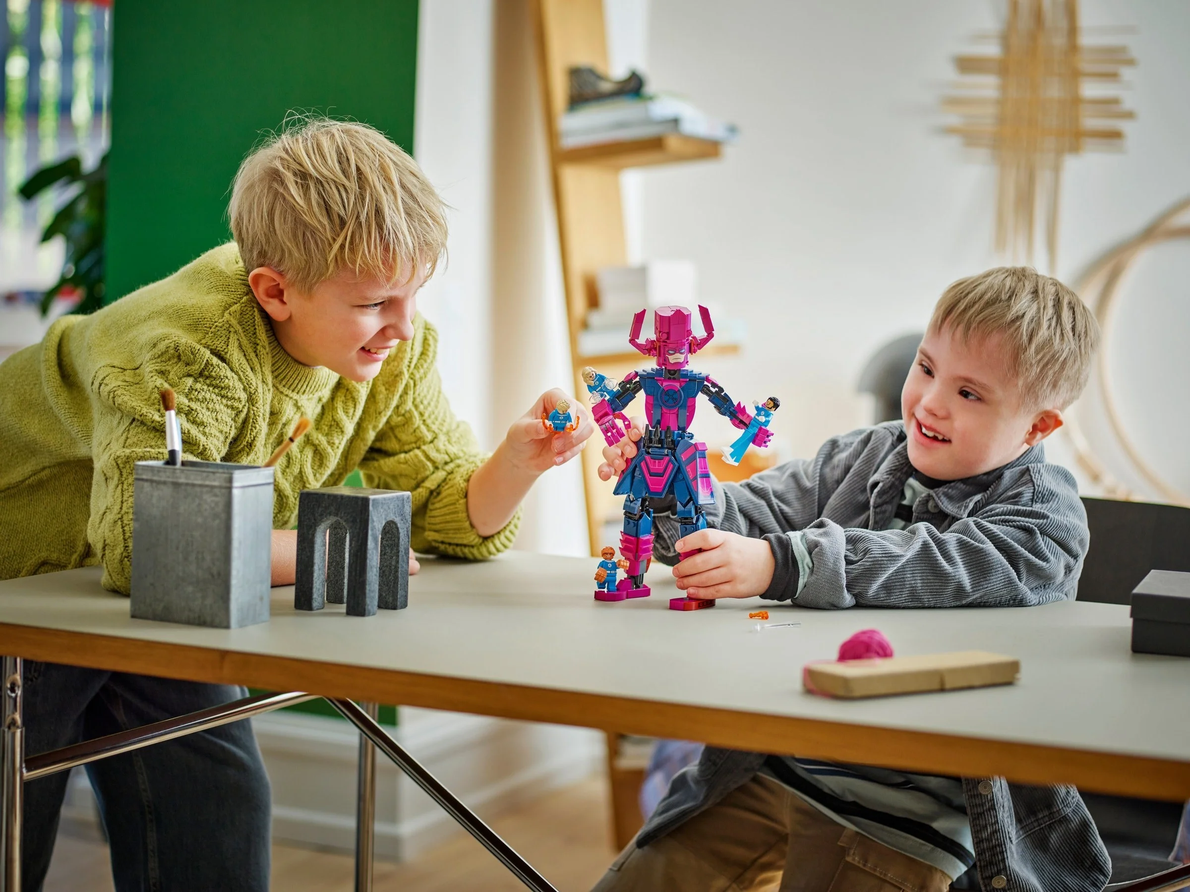 LEGO® 76316 Figurka Fantastycznej Czwórki kontra Galactus - zdjęcie 6