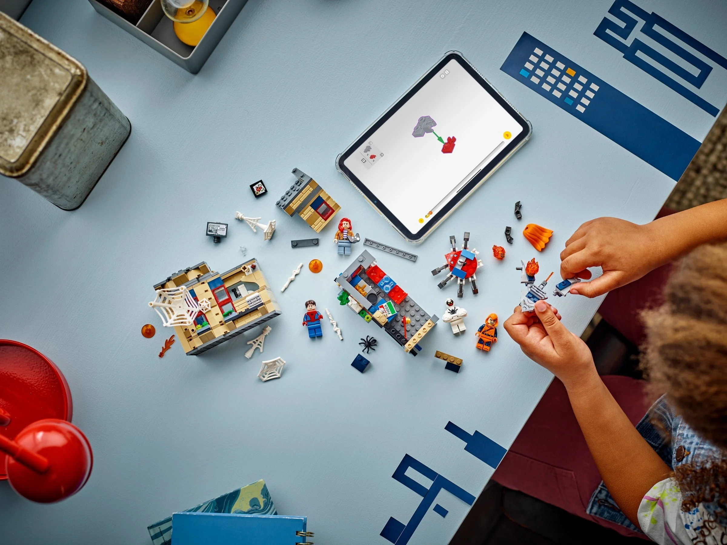 LEGO® 76317 Mieszkanie Petera Parkera - zdjęcie 3