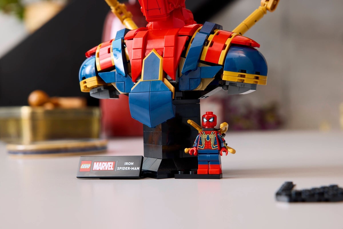 LEGO® 76326 Popiersie Iron Spider-Mana - zdjęcie 12