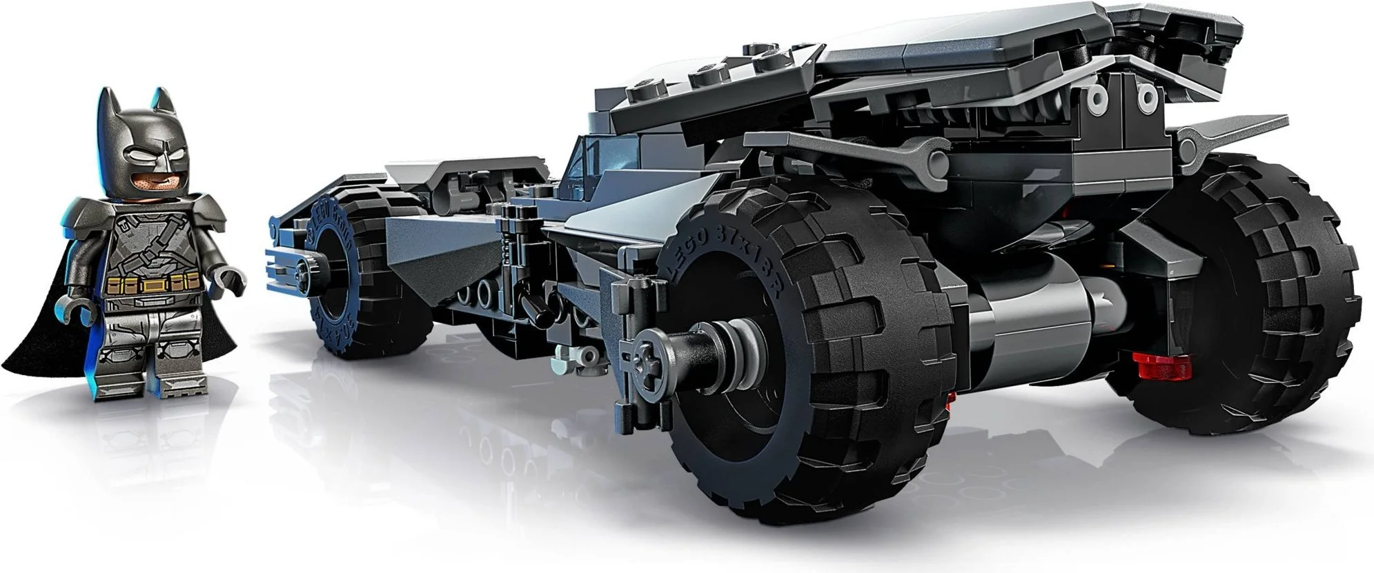 LEGO® 76331 Batmobil™ z filmu Batman v Superman™ - zdjęcie 9