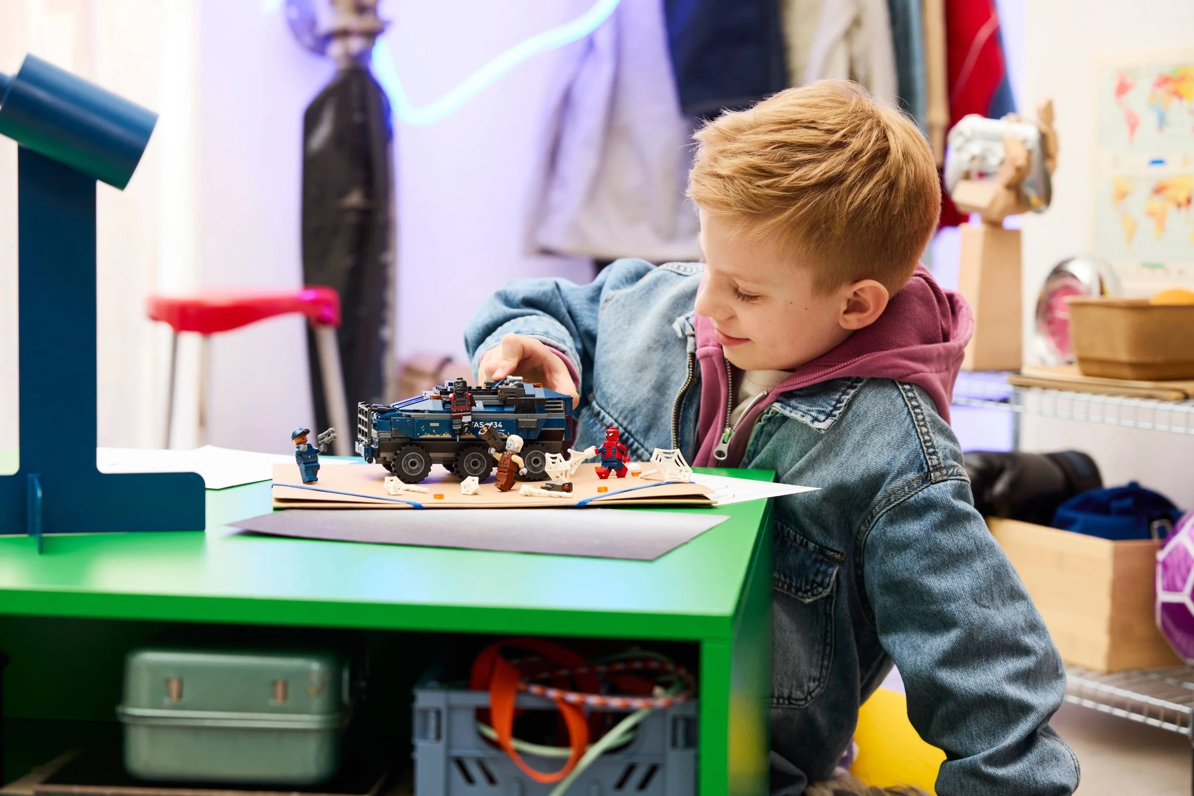 LEGO® 76349 Pościg Spider-Mana za więźniarką - zdjęcie 4