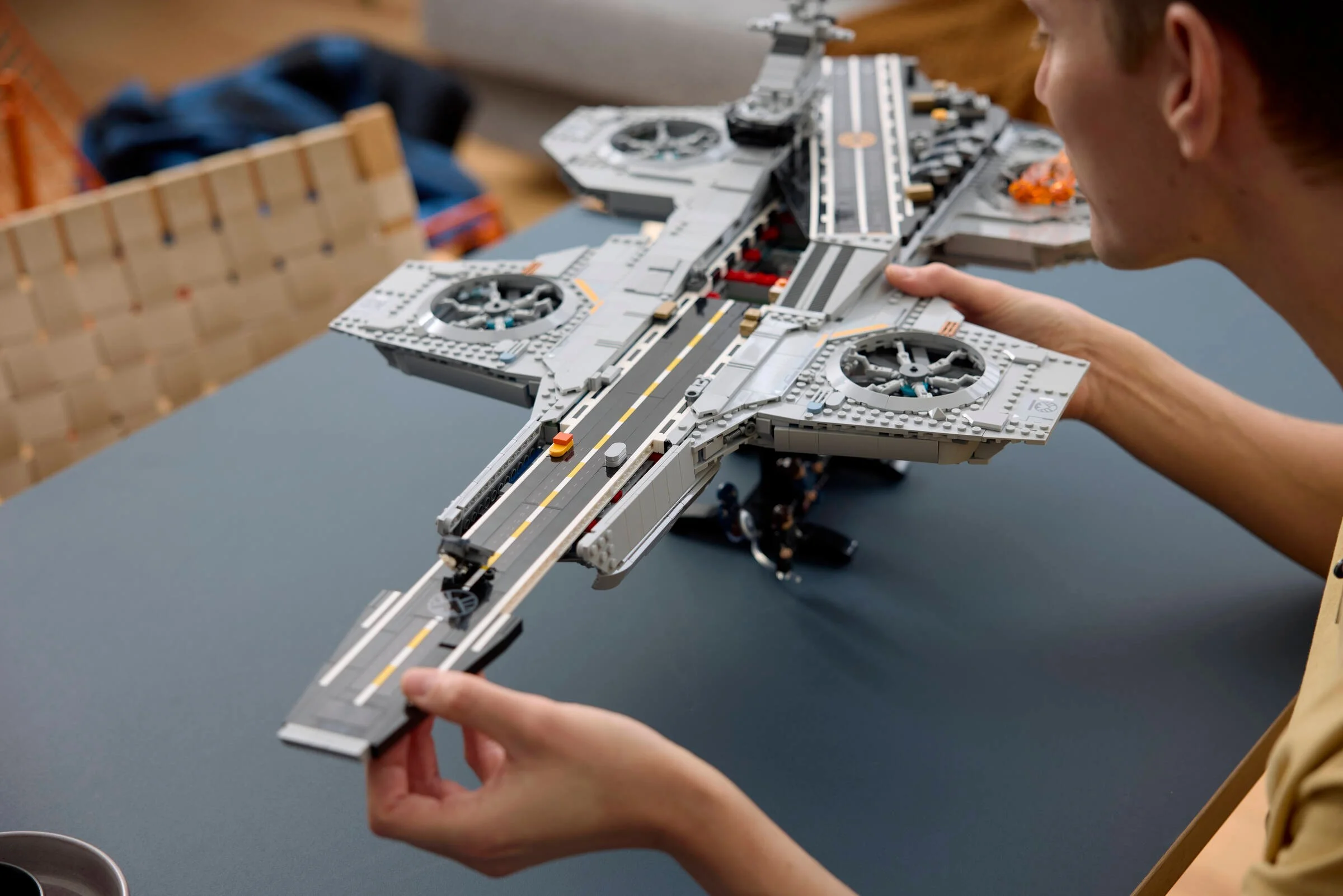 LEGO® 76354 S.H.I.E.L.D. Helicarrier - zdjęcie 5