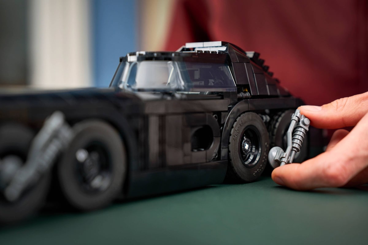 LEGO® 76355 Batmobil z filmu Powrót Batmana - zdjęcie 9