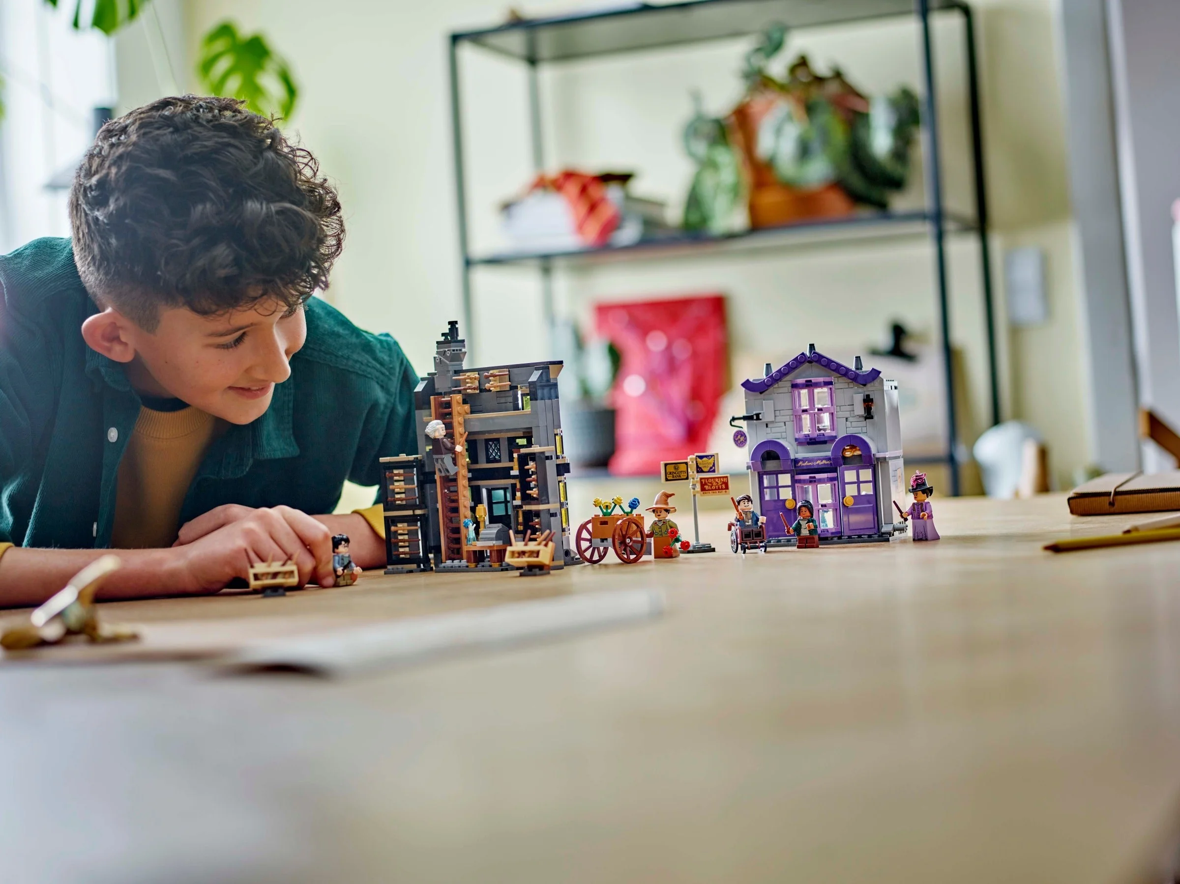 LEGO® 76439 Sklepy Ollivandera™ i Madame Malkin - zdjęcie 10