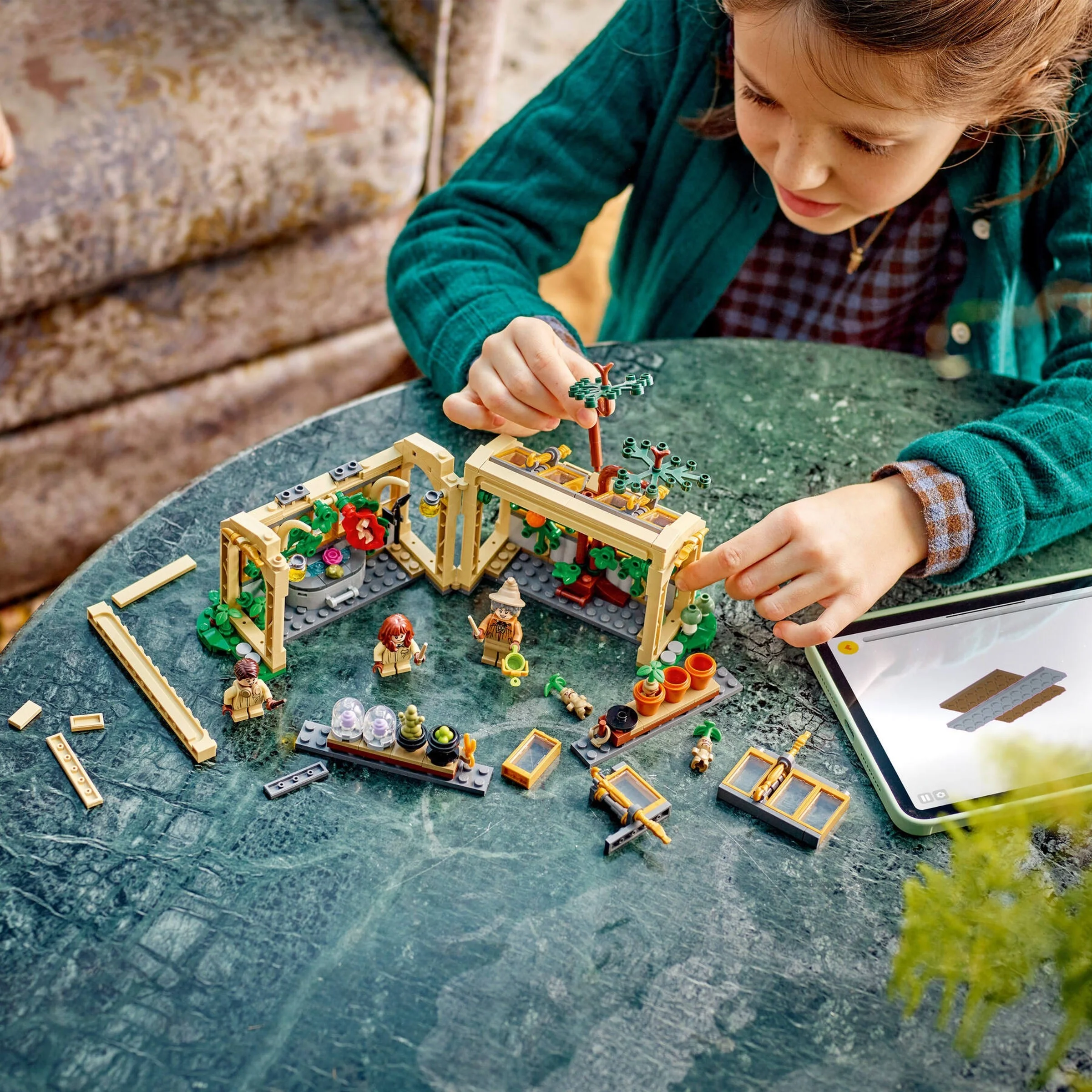 LEGO® 76445 LEG 76445 Zamek Hogwart™: zajęcia z zielarstwa - zdjęcie 5