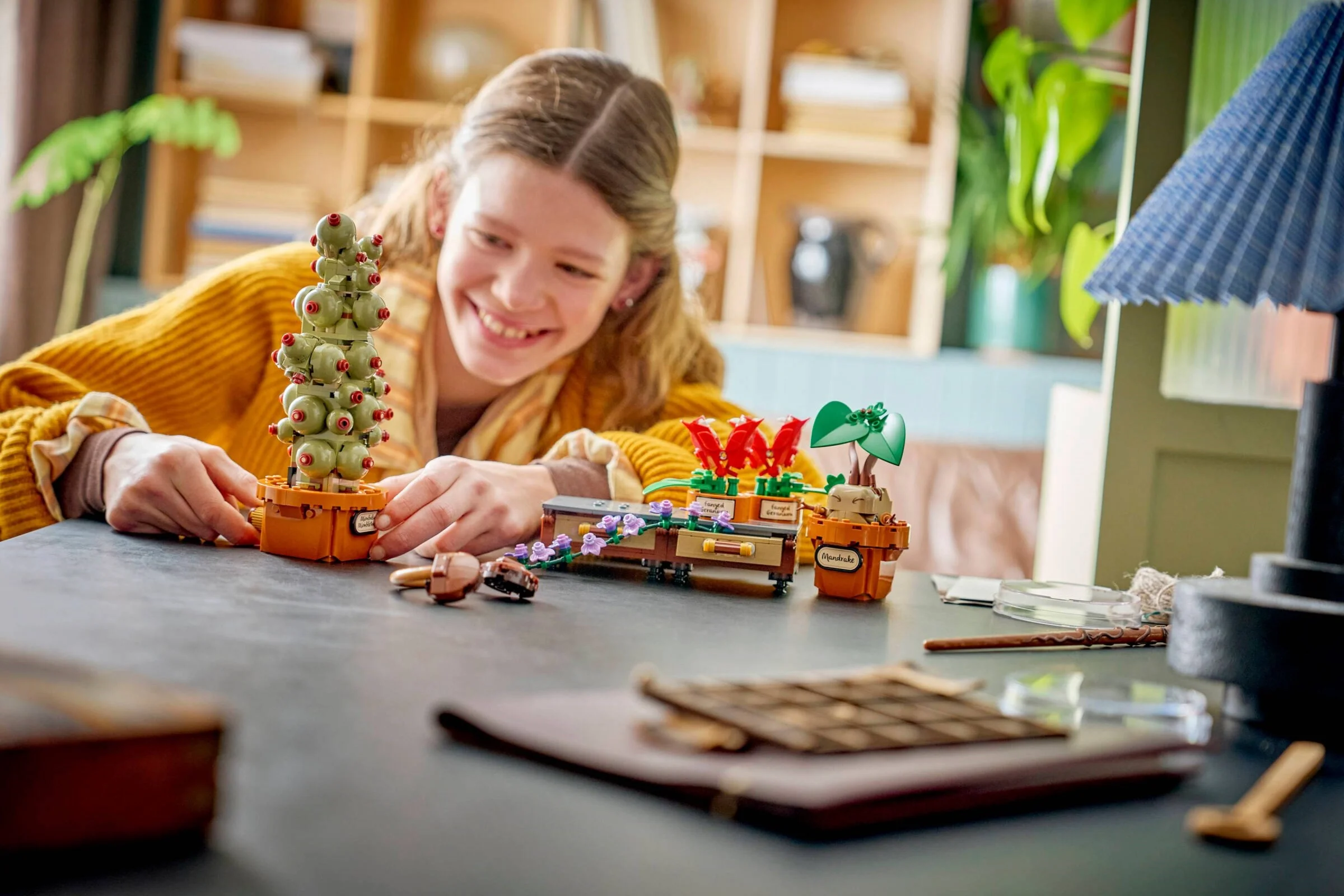 LEGO® 76474 Rośliny z lekcji zielarstwa w Hogwarcie - zdjęcie 5