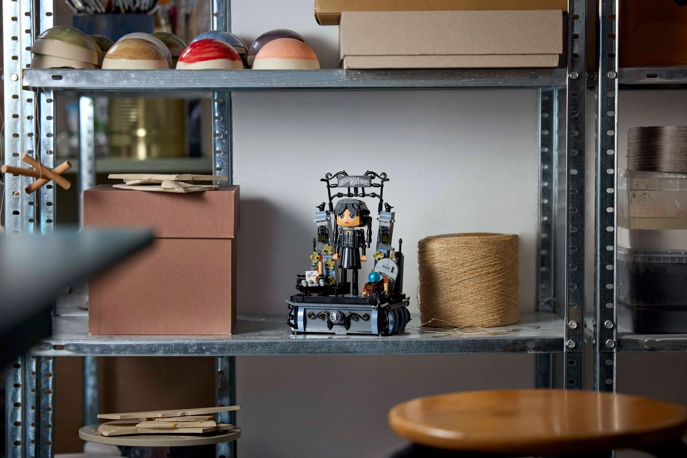 LEGO® 76780 Figurka Wednesday Addams - zdjęcie 7