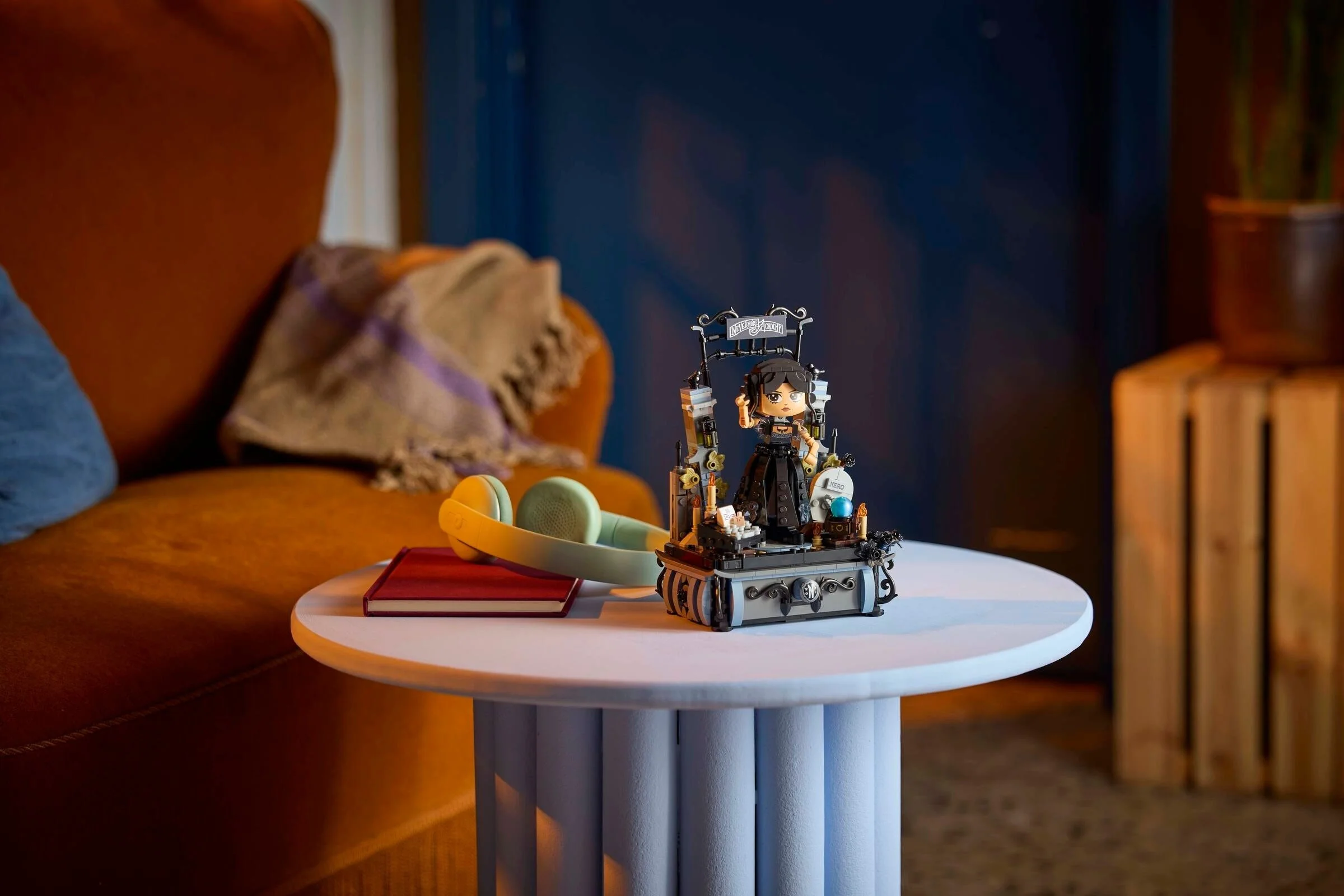 LEGO® 76780 Figurka Wednesday Addams - zdjęcie 8