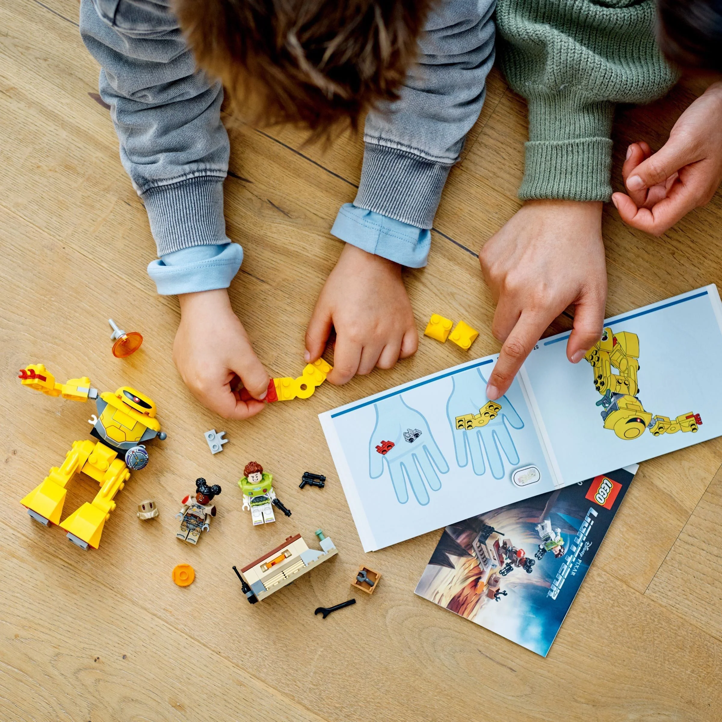 LEGO® 76830 LEGO Disney Lightyear Pościg za Zyklopem - zdjęcie 8