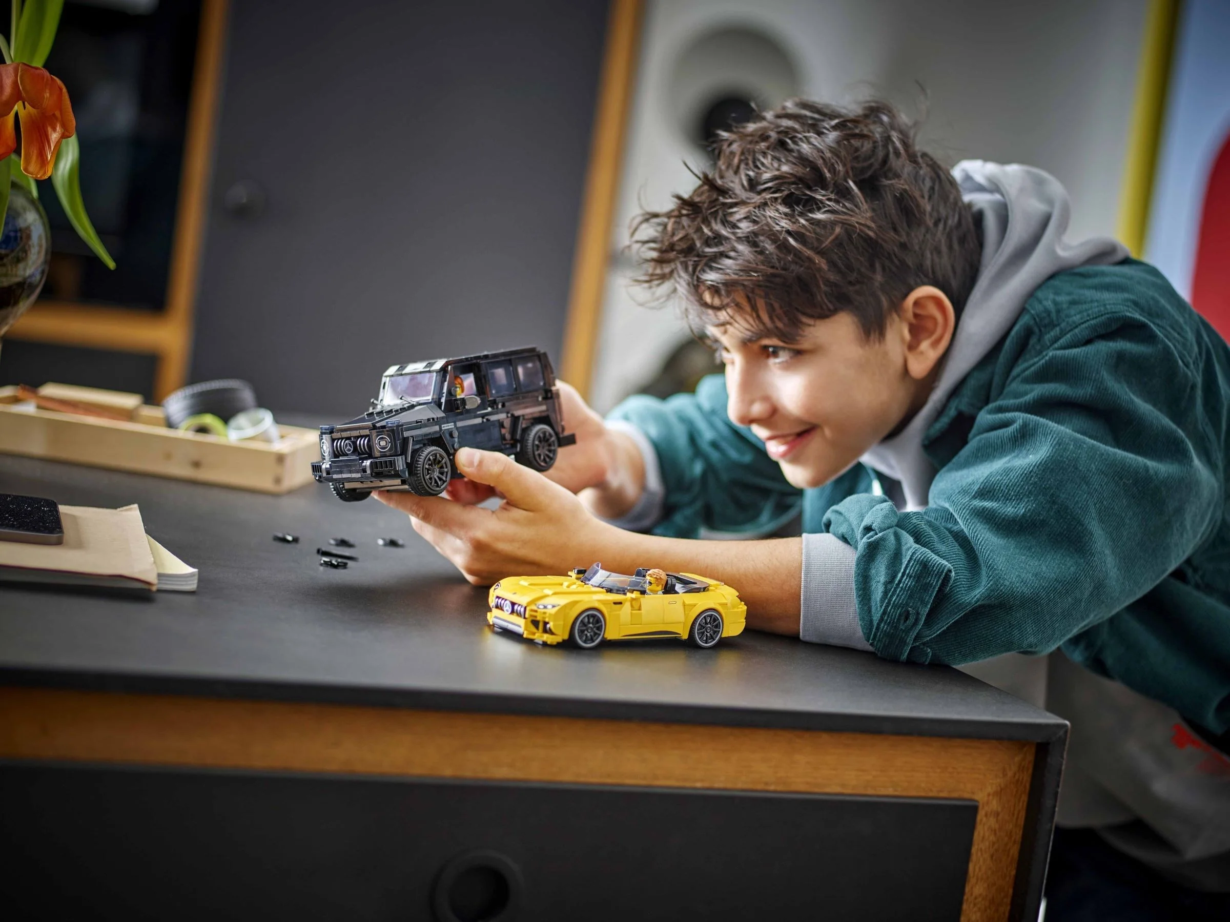 LEGO® 76924 Mercedes-AMG G 63 i AMG SL 63 - zdjęcie 9