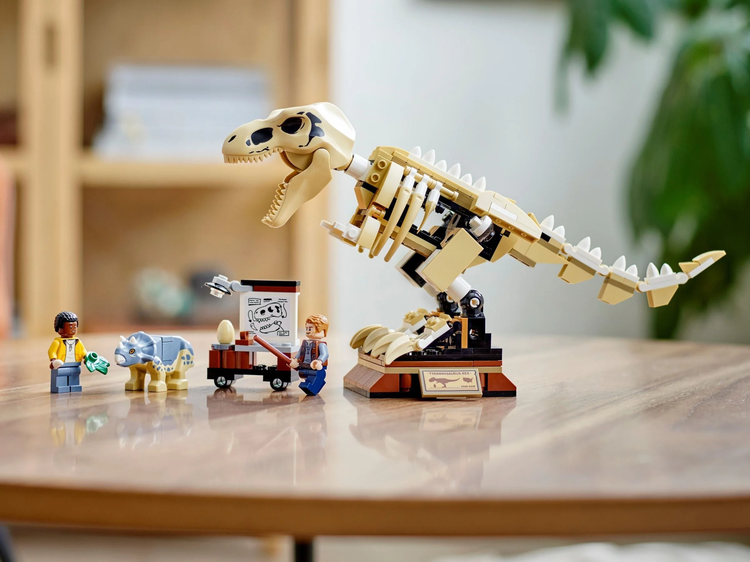 LEGO® 76940 Wystawa skamieniałości tyranozaura - zdjęcie 8