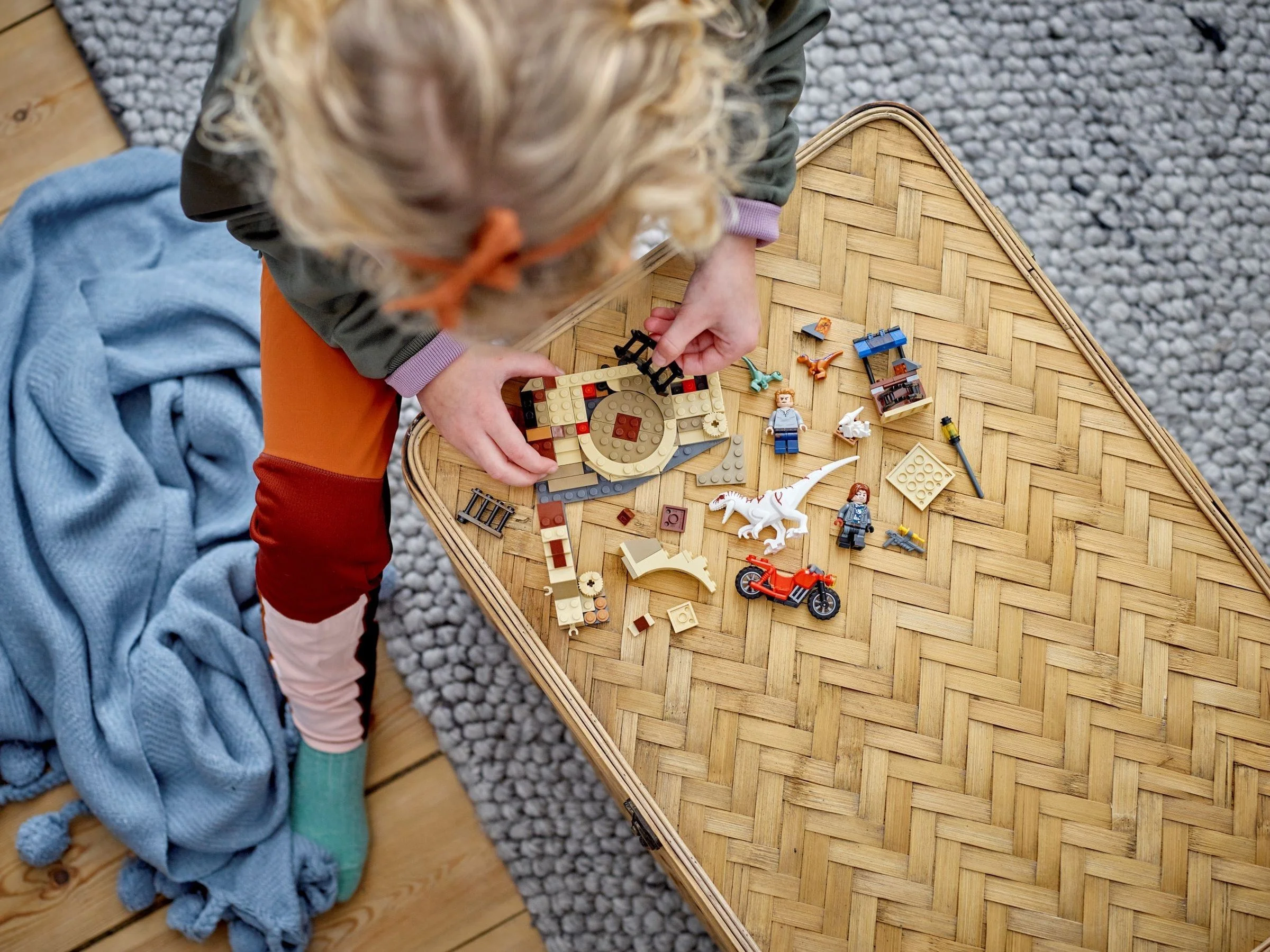 LEGO® 76945 Atrociraptor: pościg na motocyklu - zdjęcie 9