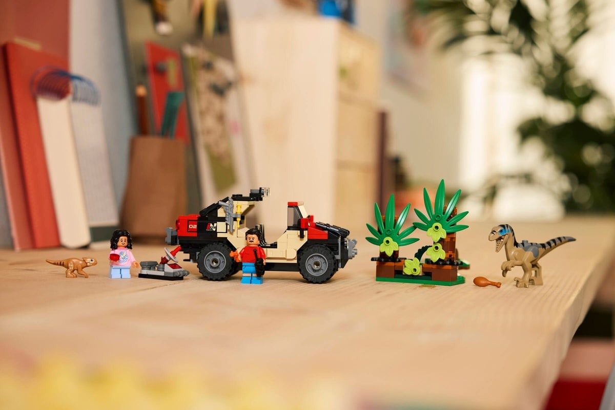 LEGO® 76972 Ucieczka terenówką przed raptorem - zdjęcie 11
