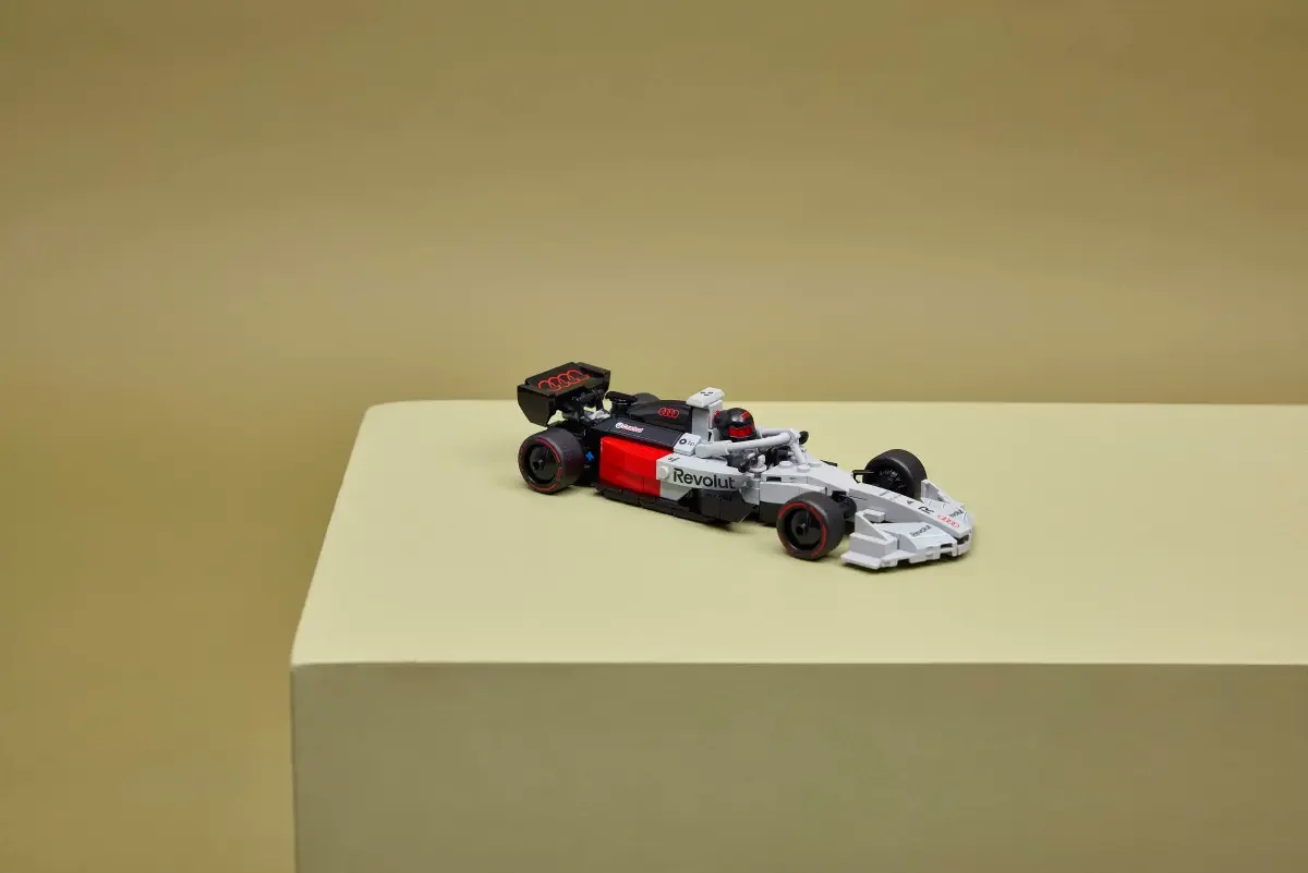 LEGO® 77259 LEGO SPEED CHAMPIONS Bolid Audi Revolut F1 Team R26 - zdjęcie 9