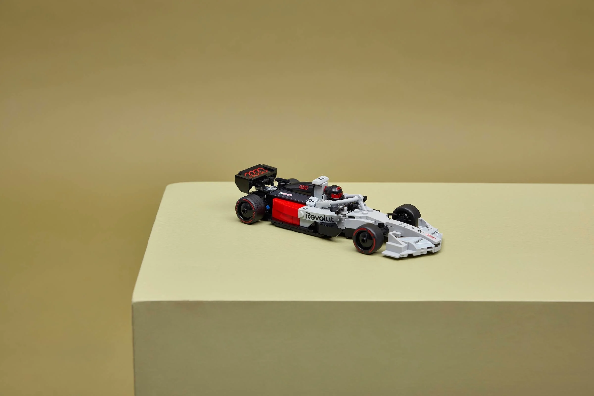 LEGO® 77259 LEGO SPEED CHAMPIONS Bolid Audi Revolut F1 Team R26 - zdjęcie 25