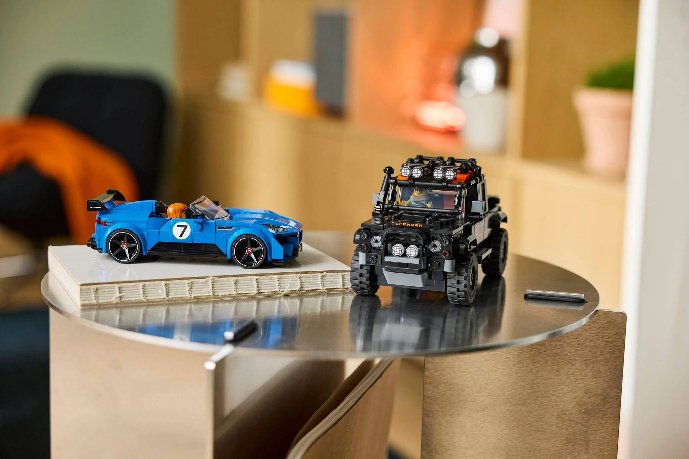LEGO® 77264 Jaguar Project 7 i Land Rover Defender - zdjęcie 7