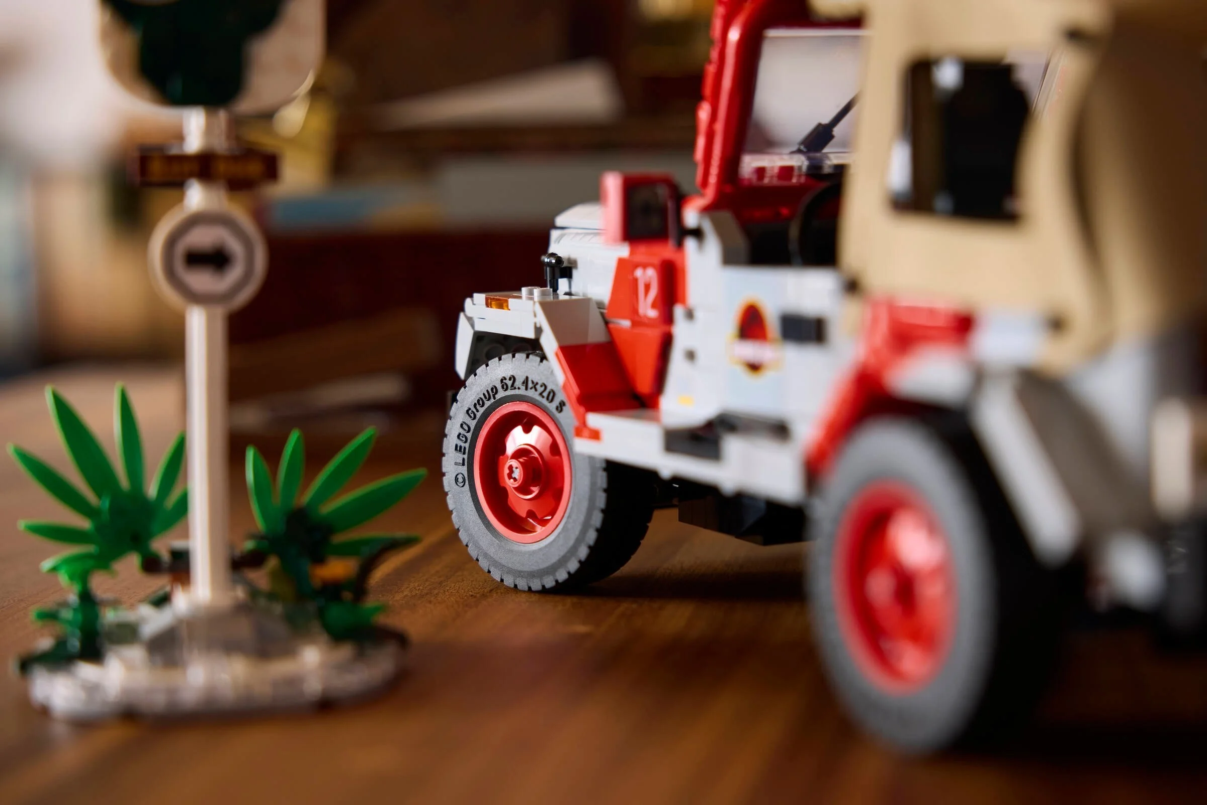 LEGO® 77984 Jurassic Park Jeep Wrangler - zdjęcie 12