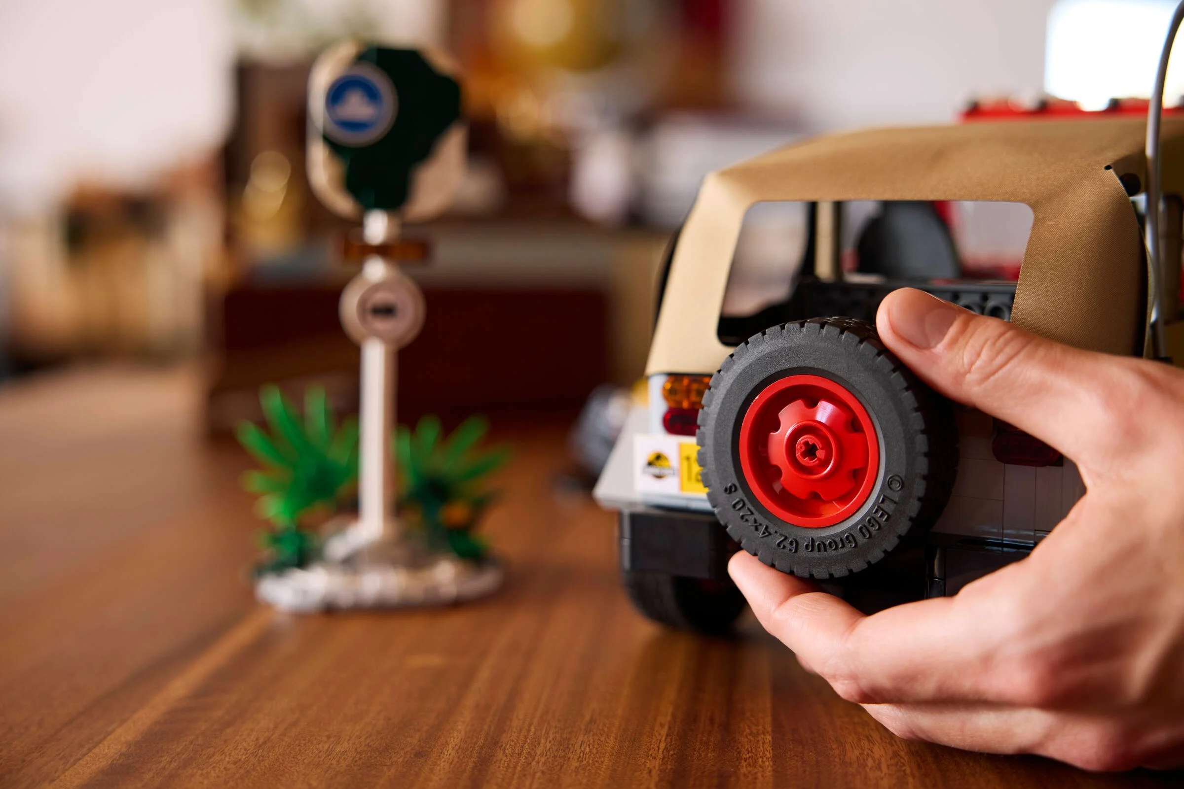 LEGO® 77984 Jurassic Park Jeep Wrangler - zdjęcie 14