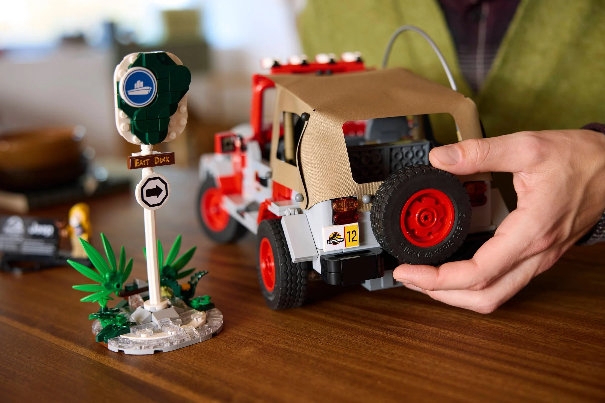 LEGO® 77984 Jurassic Park Jeep Wrangler - zdjęcie 15
