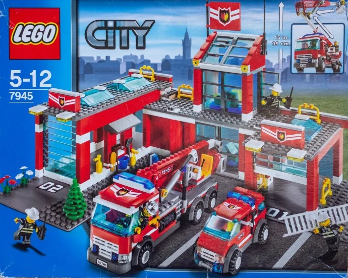 LEGO® 7945 Straż pożarna Remiza strażacka - zdjęcie 1