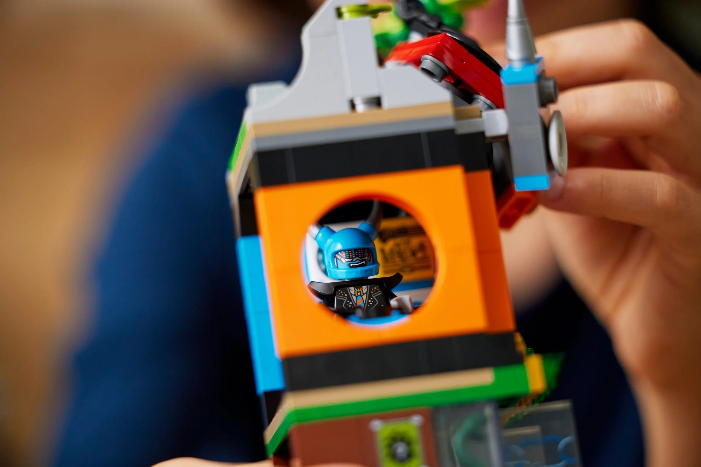 LEGO® 80054 5. rocznica Megapolis - zdjęcie 11