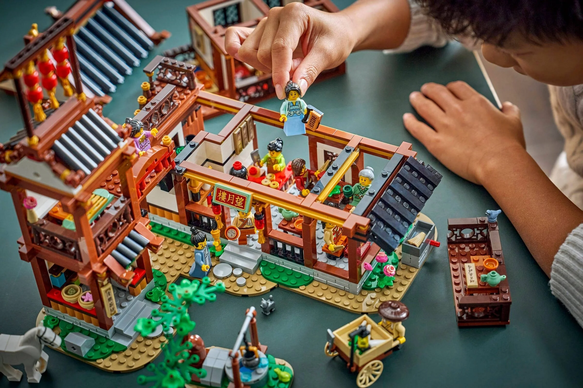 LEGO® 80121 Stary zajazd - zdjęcie 5