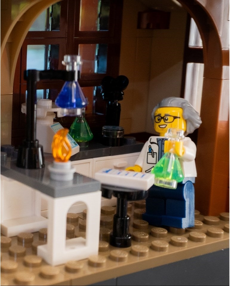 LEGO® 910068 Uniwersytet Naukowy - zdjęcie 10