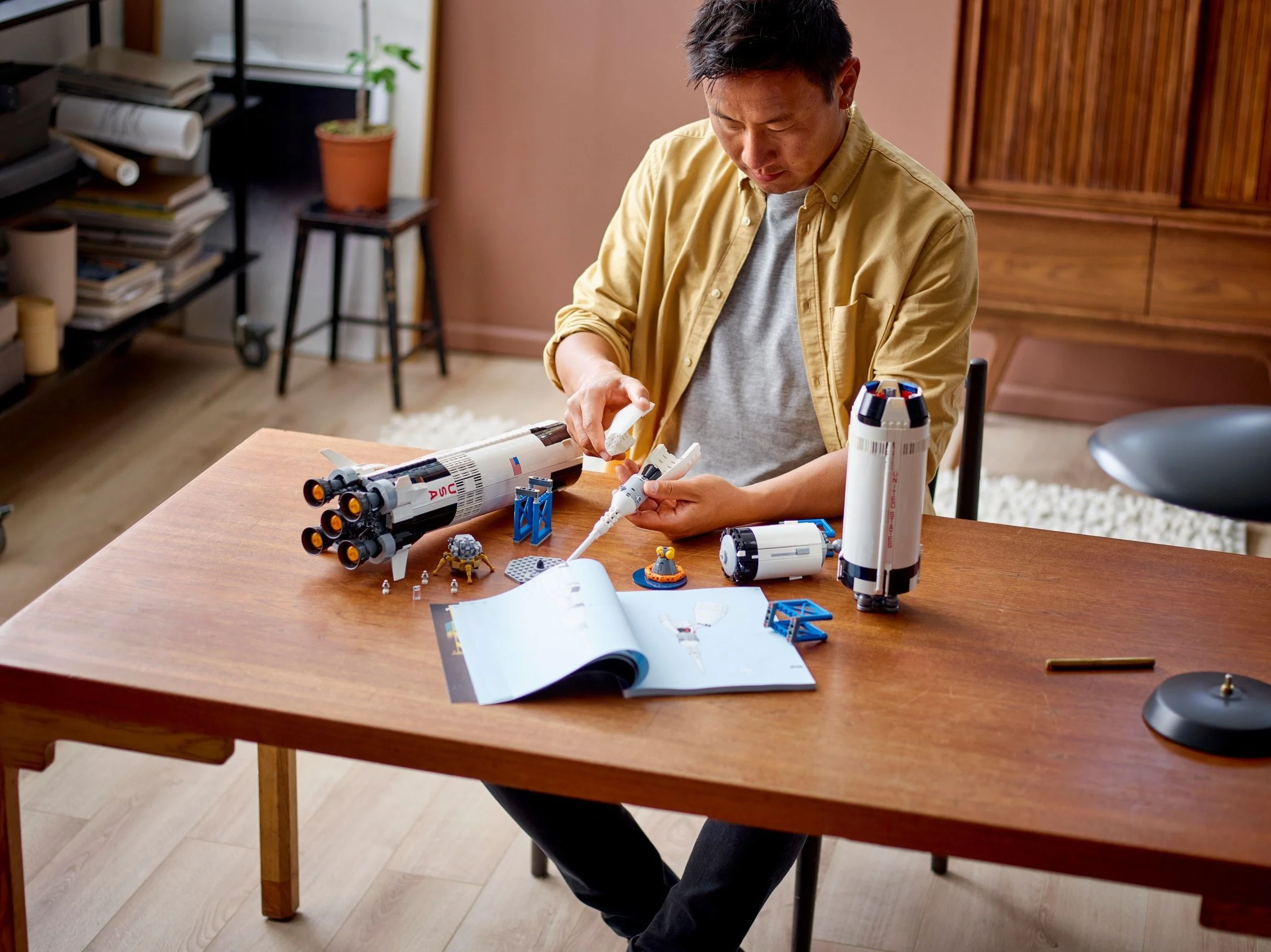 LEGO® 92176 Rakieta NASA Apollo Saturn V - zdjęcie 10