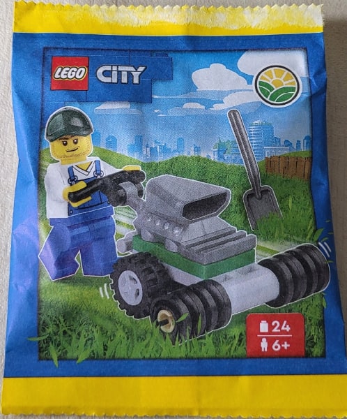 Zestaw Lego City Minifigure Polybag Farmer with Lawn Mower #