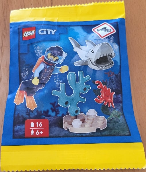Minifigure Polybag- Diver with Reef and Shark #