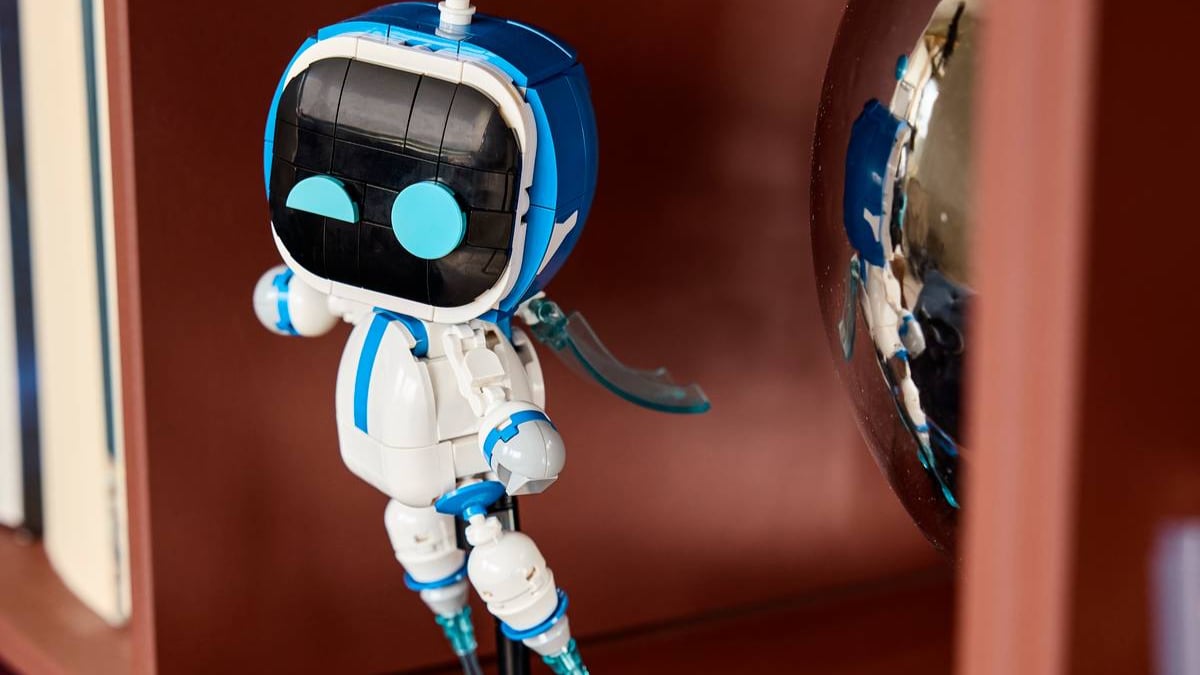 Zestaw LEGO PlayStation 40899 Astro Bot, zbudowany model